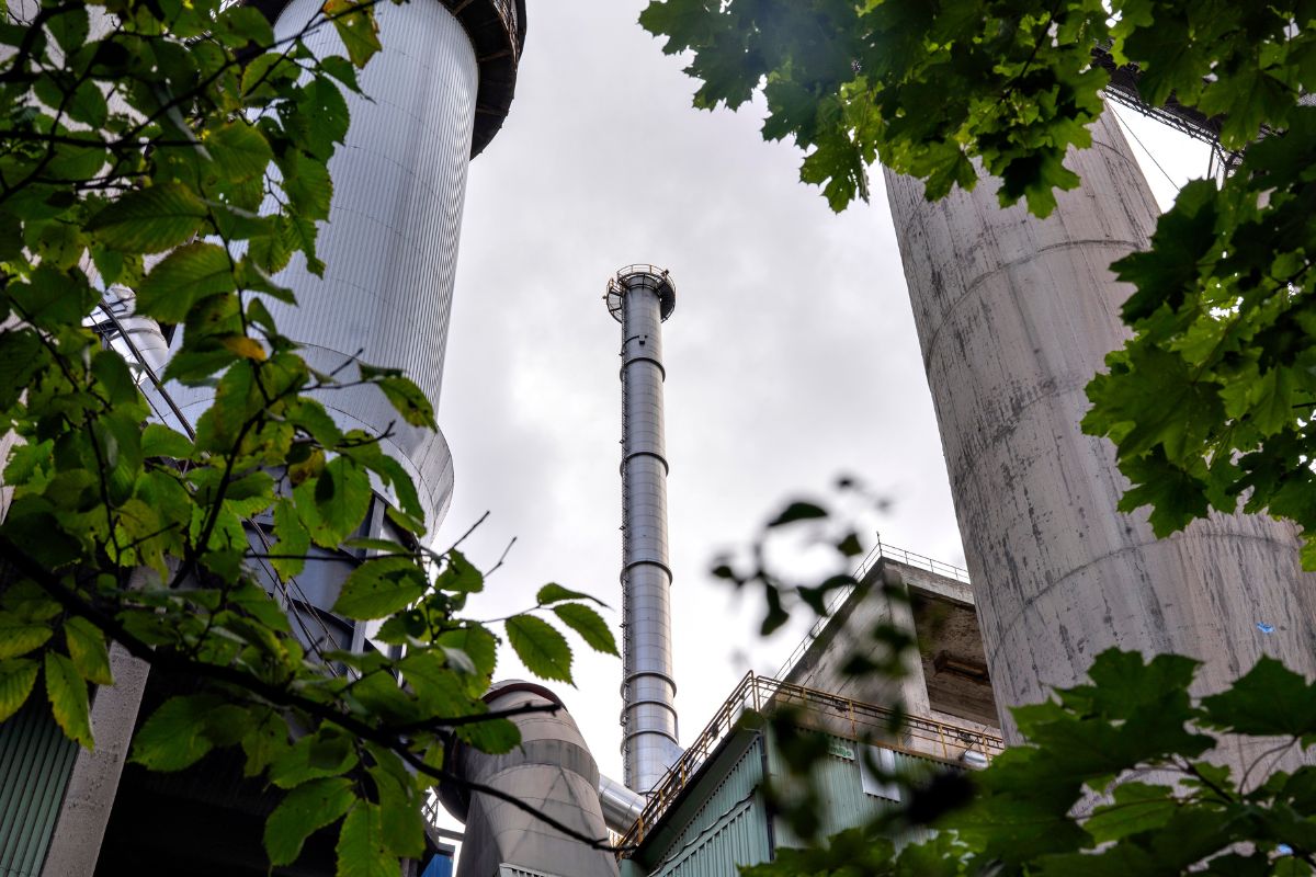 Industrial structures at Heidelberg Materials’ Brevik cement facility in Norway, where SLB Capturi’s Big Catch™ plant captures 400,000 tonnes of CO₂ annually.